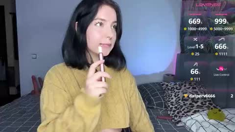 Snapshot of vivi__squirrel chatting on November 2025 11:59:02 PM Vivi online show from November 2025 11:59:02 PM