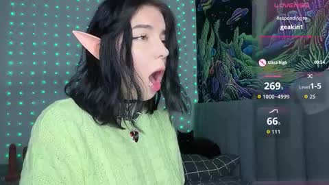 Snapshot of vivi__squirrel chatting on December 2025 06:21:01 AM Vivi online show from December 2025 06:21:01 AM