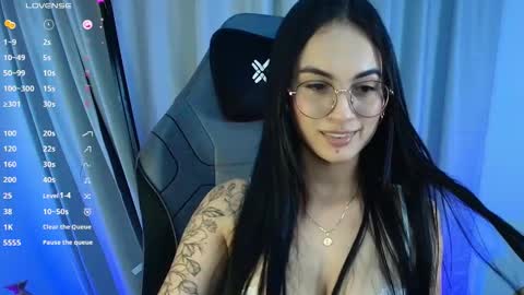 Vivian online show from December 2025 03:33:02 AM