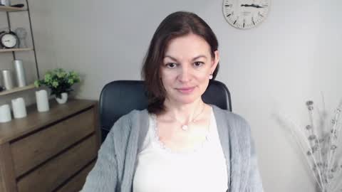 Vivian online show from January 2025 06:54:01 AM