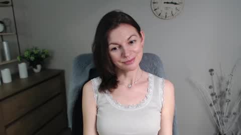 Vivian online show from January 2025 01:11:01 PM