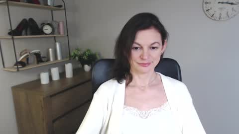 Vivian online show from January 2025 02:07:01 PM