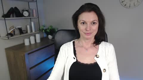 Vivian online show from February 2025 07:06:02 PM