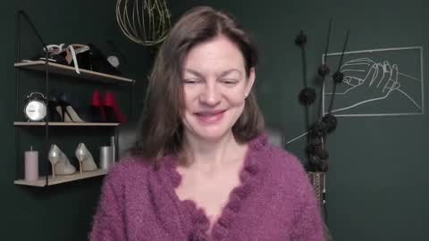 Vivian online show from October 2025 05:52:01 AM