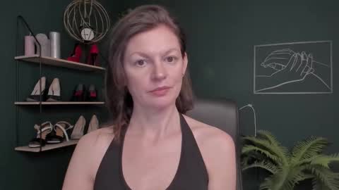 Vivian online show from November 2025 12:16:02 PM