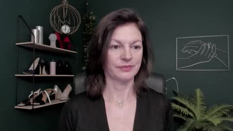 Vivian online show from December 2025 06:51:01 AM