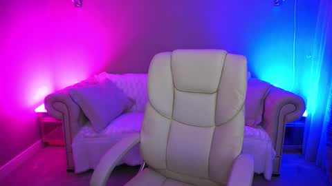 Snapshot of vivianned chatting on November 2025 08:33:02 PM Vivien online show from November 2025 08:33:02 PM