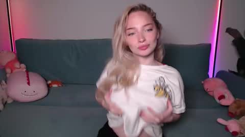 vivianwinters online show from November 2025 09:28:01 PM