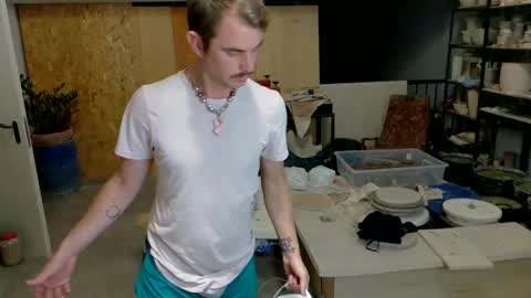 Viv online show from November 2025 07:25:01 PM