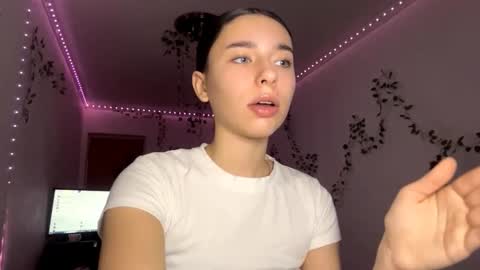 Vivi online show from November 2025 04:18:02 PM