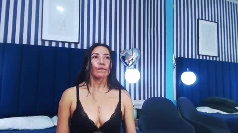 Vivian  online show from February 2026 01:15:01 PM