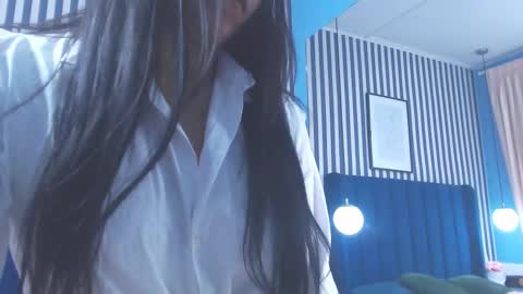 Vivian  online show from February 2026 01:00:01 PM