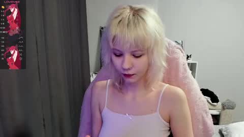 Snapshot of vivy_ chatting on April 2026 08:06:01 PM chatur babes online show from April 2026 08:06:01 PM