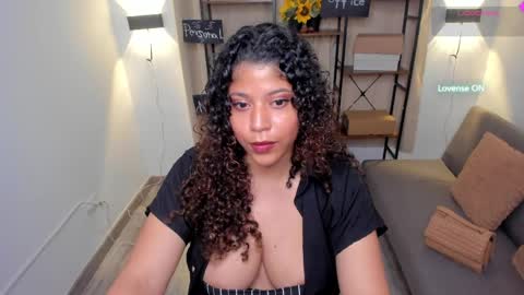 Snapshot of vixenia chatting on April 2026 12:52:02 AM Vixenia online show from April 2026 12:52:02 AM