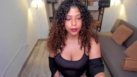 Snapshot of vixenia chatting on April 2026 12:31:01 AM Vixenia online show from April 2026 12:31:01 AM