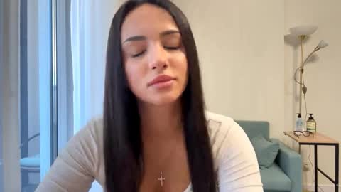 Miss Mia online show from April 2026 11:26:01 AM