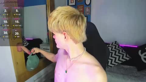 Snapshot of vladhellsing4 chatting on November 2025 02:39:01 PM Vlad online show from November 2025 02:39:01 PM