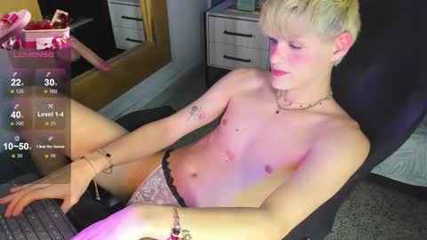 Snapshot of vladhellsing4 chatting on December 2025 02:21:01 PM Vlad online show from December 2025 02:21:01 PM