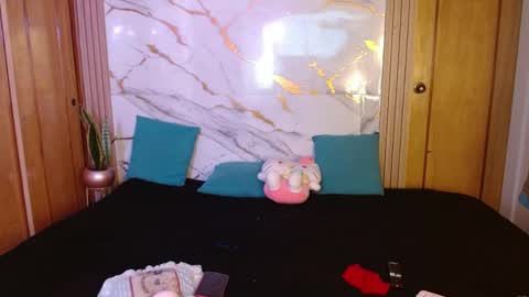 kitty SUPORT ME AND MY BABY SINGLE MOMY online show from April 2026 05:18:01 PM