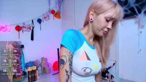 Snapshot of waifu_exe chatting on November 2025 05:50:01 AM Waifu exe online show from November 2025 05:50:01 AM