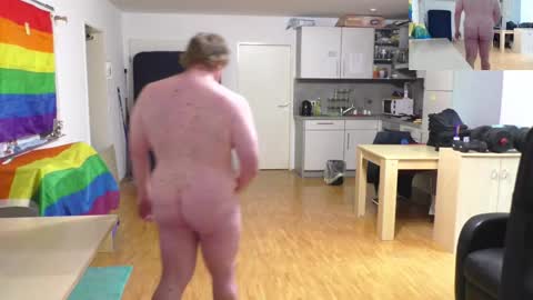 Snapshot of waldw123 chatting on October 2025 02:42:02 PM Yarlim online show from October 2025 02:42:02 PM