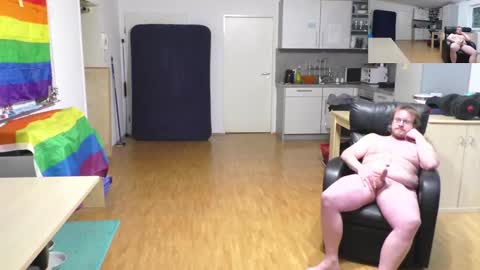 Snapshot of waldw123 chatting on December 2025 02:56:02 PM Yarlim online show from December 2025 02:56:02 PM