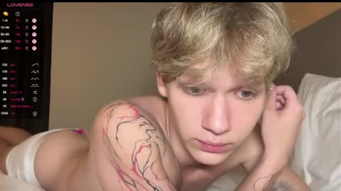 Snapshot of walterback chatting on April 2026 04:52:02 PM Mark and Tom online show from April 2026 04:52:02 PM