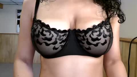 Snapshot of wanderlustgaal chatting on November 2025 03:56:02 PM wanderlustgaal online show from November 2025 03:56:02 PM