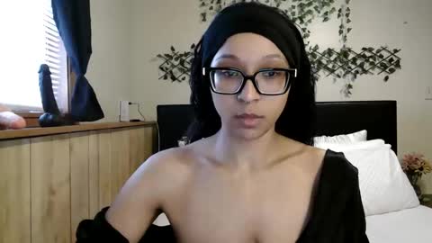 Snapshot of wanderlustgaal chatting on December 2025 08:17:01 PM wanderlustgaal online show from December 2025 08:17:01 PM