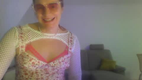 Snapshot of wannafeelitall chatting on December 2024 05:37:01 PM Emilia inst online show from December 2024 05:37:01 PM