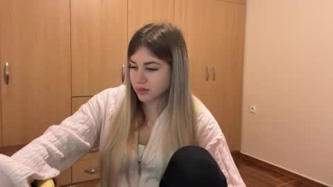 Snapshot of wansiering chatting on March 2026 04:28:02 PM Elena online show from March 2026 04:28:02 PM