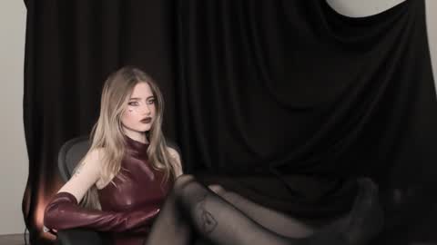 Snapshot of waterfallwoods chatting on December 2025 08:43:01 AM waterfallwoods online show from December 2025 08:43:01 AM