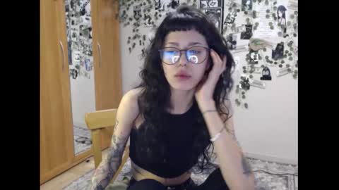 Mina online show from September 2025 07:13:01 PM