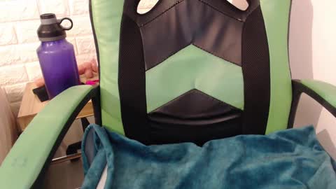 Trixie 3 online show from February 2025 12:26:02 PM