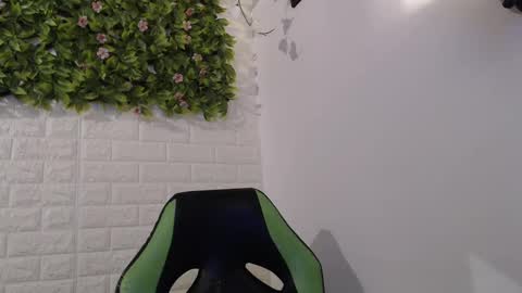 Trixie 3 online show from February 2025 07:38:02 PM