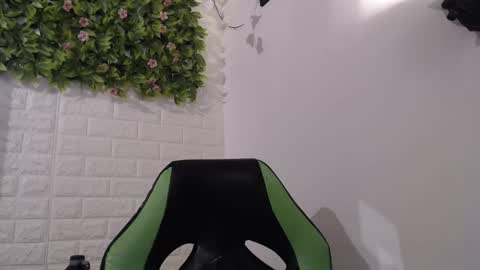 Trixie 3 online show from February 2025 03:17:02 PM