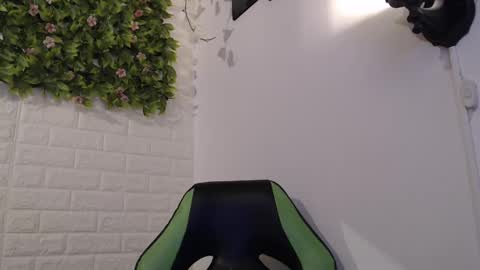 Trixie 3 online show from February 2025 08:09:01 PM