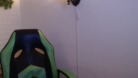 Trixie 3 online show from March 2025 12:34:01 PM