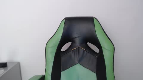 Trixie 3 online show from February 2026 01:33:02 PM