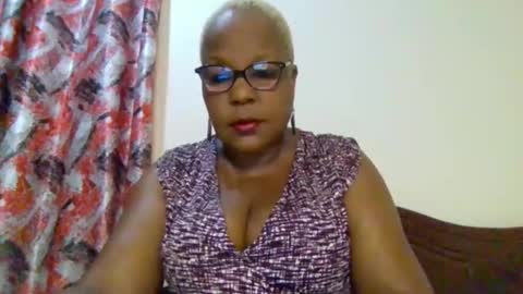 Snapshot of weaverbird25 chatting on January 2026 07:27:02 PM weaverbird25 online show from January 2026 07:27:02 PM