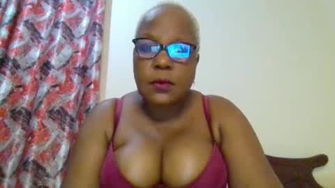 Snapshot of weaverbird25 chatting on February 2026 10:03:02 PM weaverbird25 online show from February 2026 10:03:02 PM