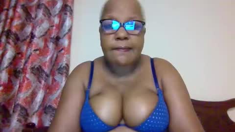 Snapshot of weaverbird25 chatting on March 2026 08:59:02 PM weaverbird25 online show from March 2026 08:59:02 PM