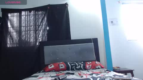 Snapshot of webcams_777 chatting on November 2025 09:25:02 PM luisa y paul online show from November 2025 09:25:02 PM