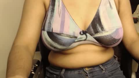 Snapshot of webshowxxx chatting on November 2025 04:18:02 PM mina online show from November 2025 04:18:02 PM