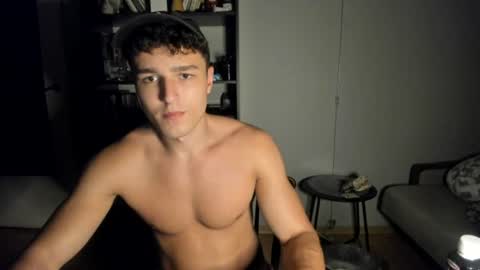 Snapshot of wee_willy_winky chatting on June 2026 12:37:01 AM wee_willy_winky online show from June 2026 12:37:01 AM