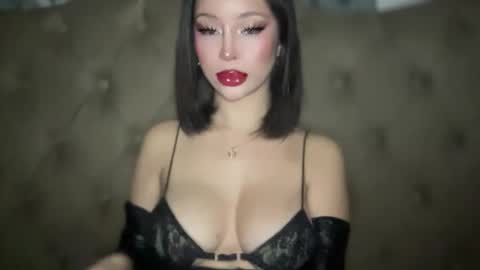 Snapshot of weebu010 chatting on October 2025 09:39:02 PM Marie Pelie online show from October 2025 09:39:02 PM