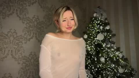 Snapshot of wendy_amber chatting on January 2025 06:28:01 PM Daisy online show from January 2025 06:28:01 PM