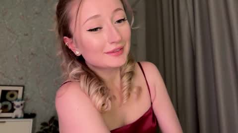 Snapshot of wendy_amber chatting on November 2025 05:04:01 PM Daisy online show from November 2025 05:04:01 PM