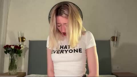 Snapshot of wendy_amber chatting on February 2026 05:43:01 PM Daisy online show from February 2026 05:43:01 PM