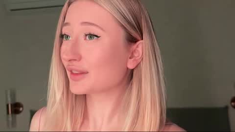 Snapshot of wendy_amber chatting on February 2026 06:49:02 PM Daisy online show from February 2026 06:49:02 PM